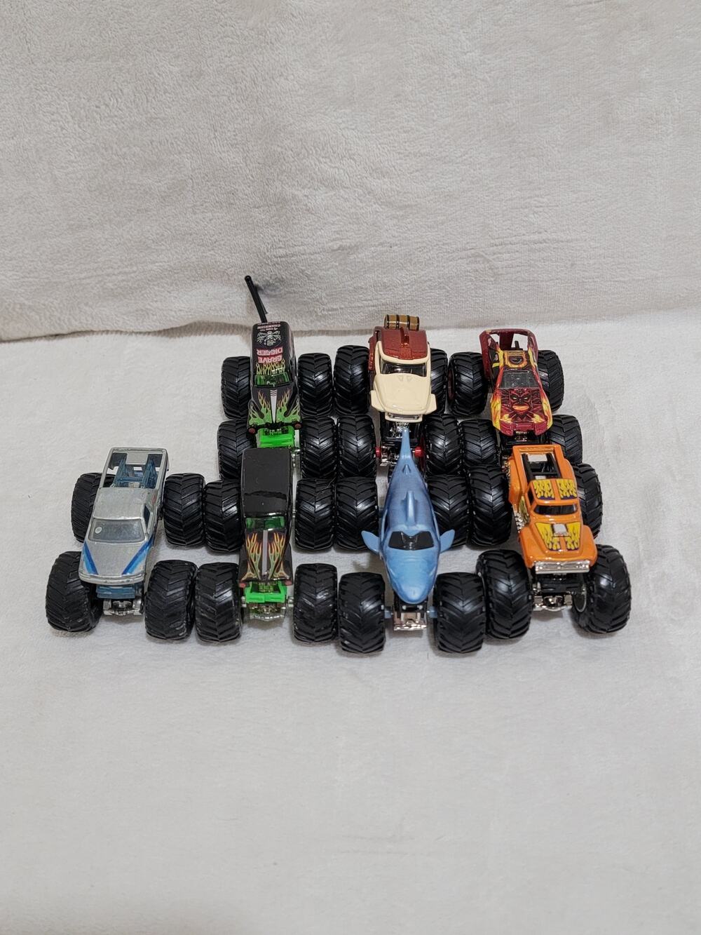 Hot Wheels Monster Jam 1:64 Scale Mixed Lot of 7 Trucks